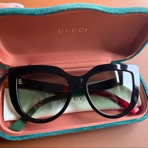 Gucci Cat eye Sunglasses